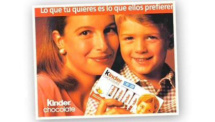 1992<br />Kinder<sup>®</sup> Chocolate aparece en el mercado español como la única tableta de chocolate en porciones rica en leche, que pone de acuerdo madres e hijos.