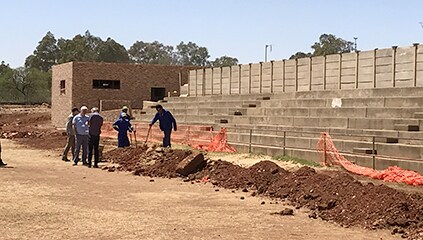 Laerskool De Deur Sports Center: construction of water connections for the locker room