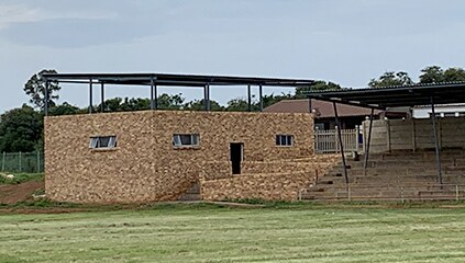 Laerskool De Deur Sports Center: locker room block completed